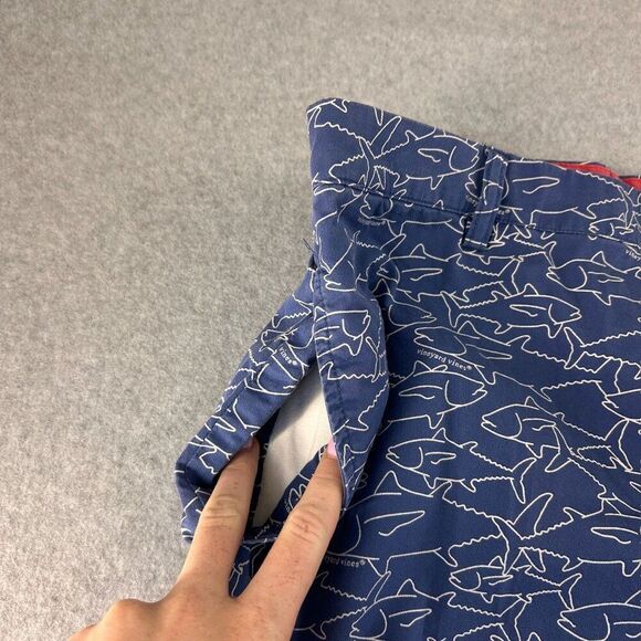 Vineyard Vines Men's Navy Blue Fish Print Cotton Shorts Size 34 x 7 Casual Chino - Picture 3 of 10